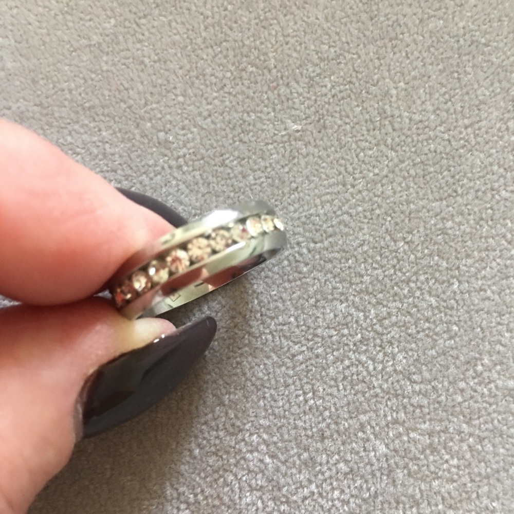 Very comfortable stainless steel band with quality faux diamond